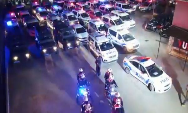 İzmir'de operasyon: 32 kişi yakalandı!
